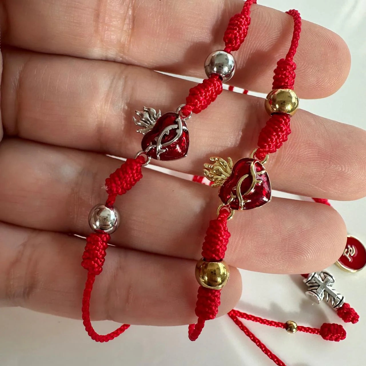 PULSERA CORAZON DE JESUS - 18K DE ORO - TEJIDA A MANO Y SANTIFACADA